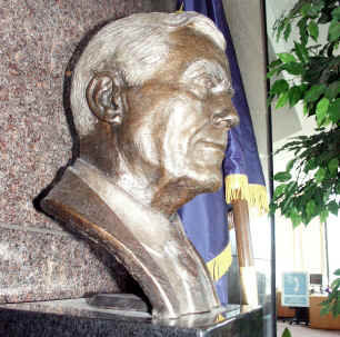 Joan Bugbee Jackson bust of Robert Atwood