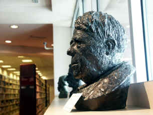 Loussac Library Literary Busts, Robert Frost